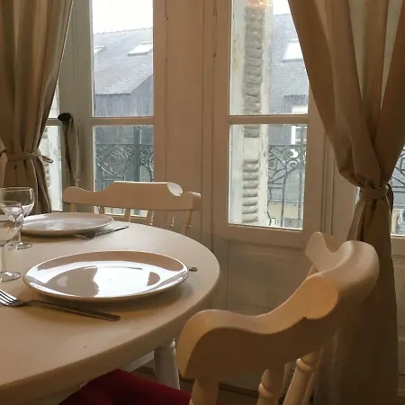 B7 Confort Tour Tanguy Апартаменты *
